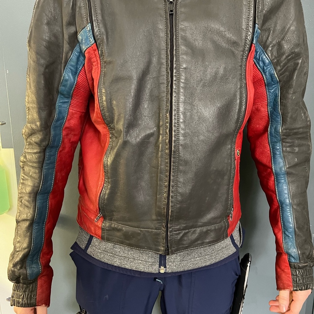 BMW Italian leather motorcycle jacket. Say’s Men’s XL, but fits M/Sm.